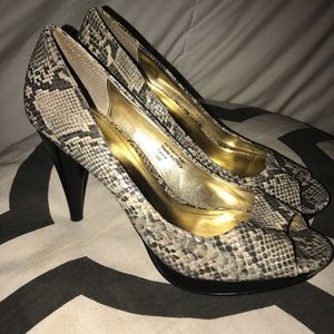 Snakeskin heel